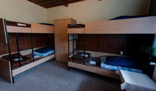 Monen hengen huoneet